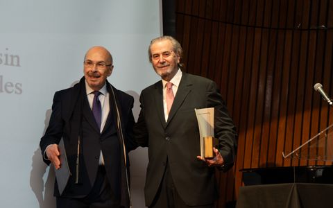 Juan Carlos Maqueda recibió la Pluma de Honor.