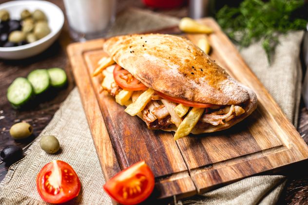 No es pizza, no es sándwich: qué es el panuozzo y cómo hacerlo en casa.