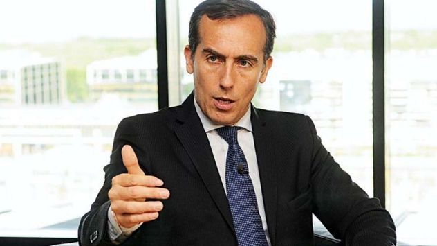 Hugo Alconada Mon es un abogado, autor y periodista de investigación argentino. Es prosecretario de Redacción en La Nación.