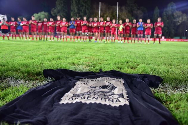 Homenaje al Indio Solari por parte de Dogos XV.