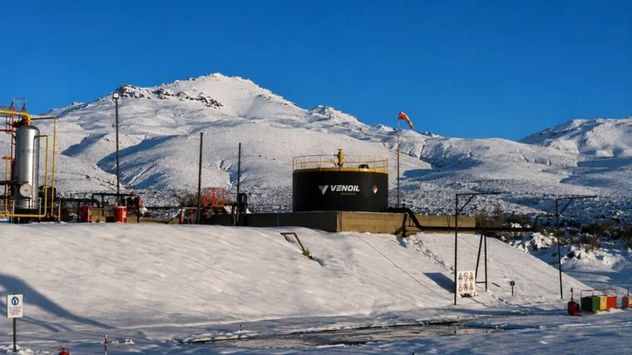 El Gobierno autorizó a YPF a vender dos áreas petroleras: qué empresa las tendrá.