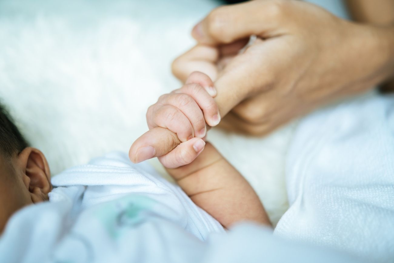 La consulta preanestésica permite evaluar al paciente, responder dudas de la familia y reducir la ansiedad que suele acompañar las cirugías infantiles.