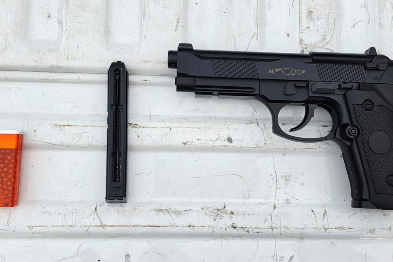 El arma de aire comprimido. (Policía)