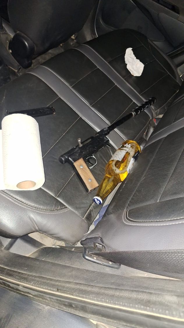 La hermana del narco fue capturada y secuestraron un arma rara. 