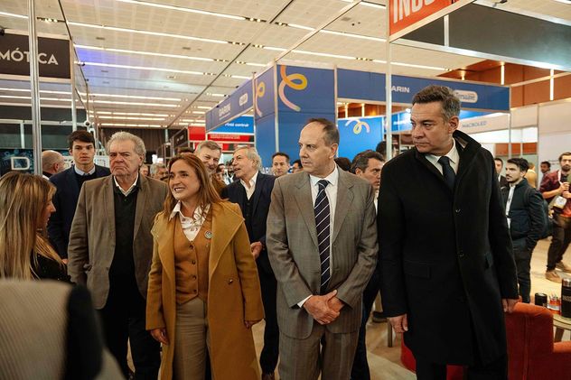 Recorrido. La vicegobernadora Myrian Prunotto recorrió la expo junto al ministro de Bioagroindustria, Sergio Busso; al gerente general de La Voz, Juan Tillard; y el ministro de Vinculación Comunitaria, Miguel Siciliano.