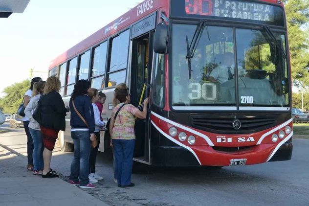 La UTA reclama mejoras salariales al Gobierno nacional y amenaza con un paro de colectivos.
