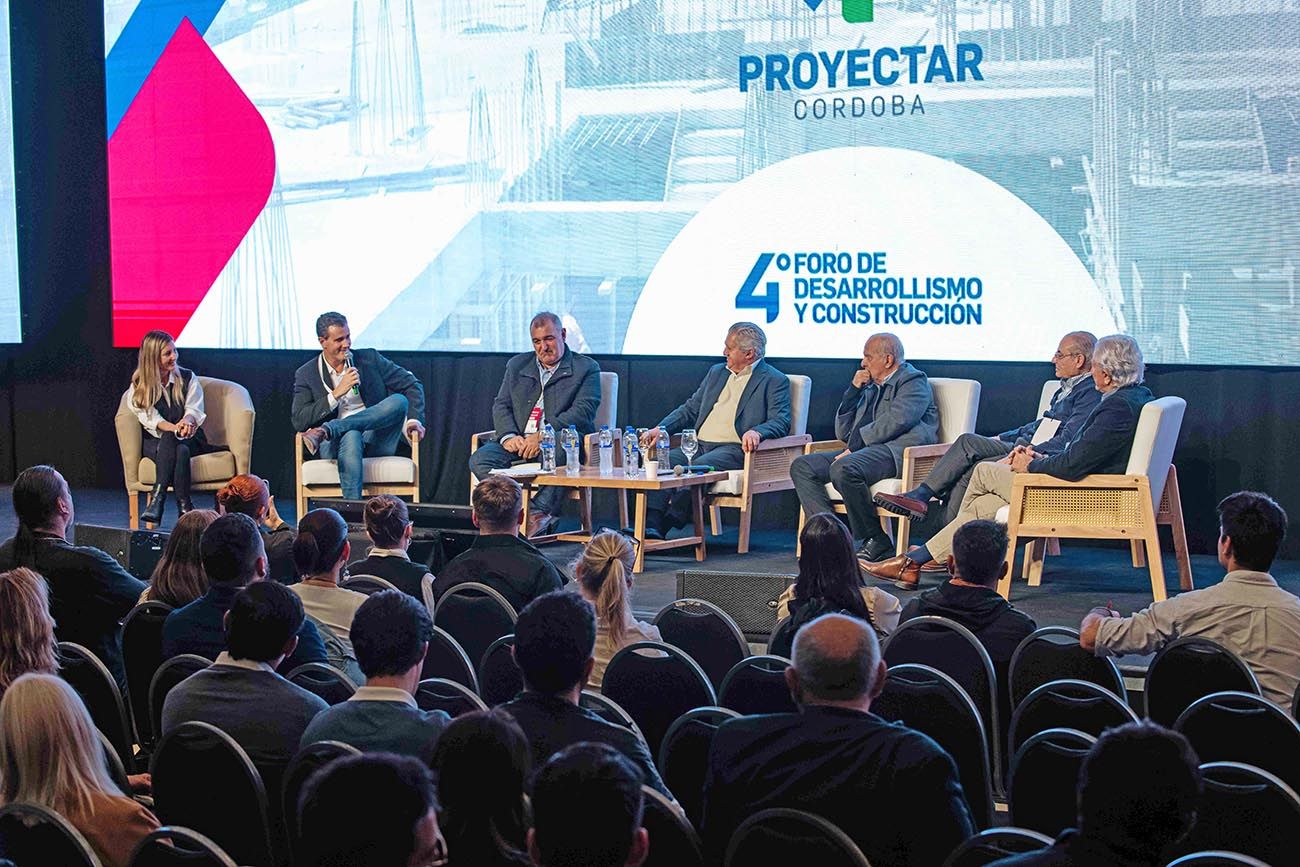 Expresidentes de la Ceduc debatieron sobre cómo serán los emprendimientos de las ciudades en los próximos años.