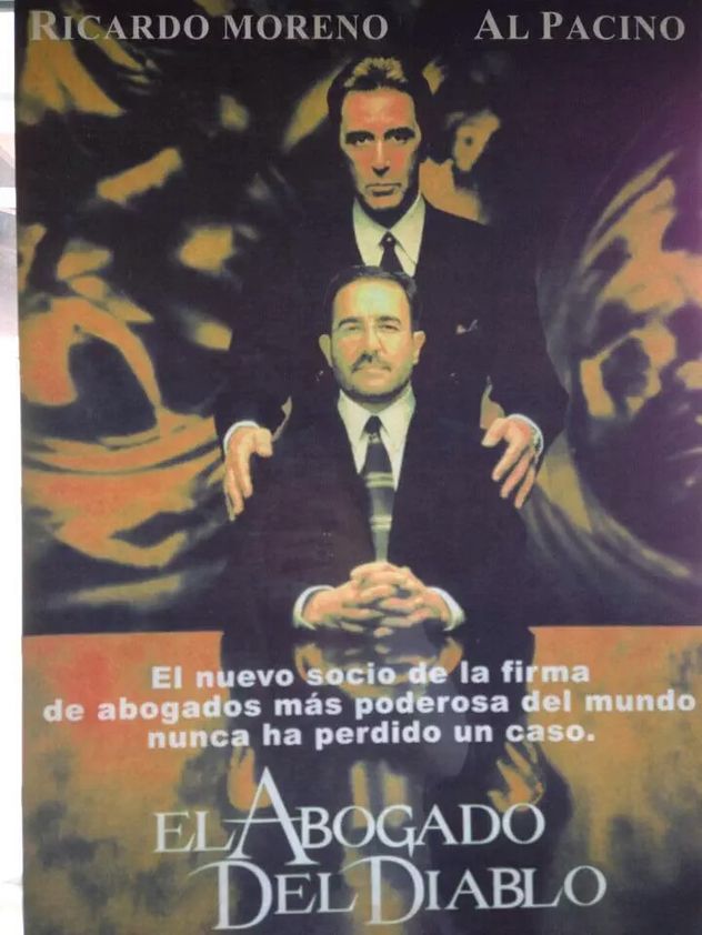 Tarjeta de presentación y promoción que utilizaba Ricardo Moreno como abogado hace varios años.