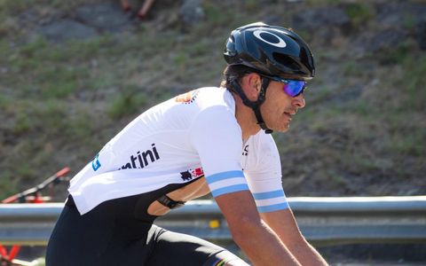 Lito Oviedo en estado natural: se sube a la bici seis días a la semana, a veces siete.