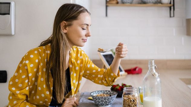 Los desayunos con huevos, yogur griego, quesos y frutos secos ganan popularidad frente a las opciones tradicionales con alto contenido de azúcar.