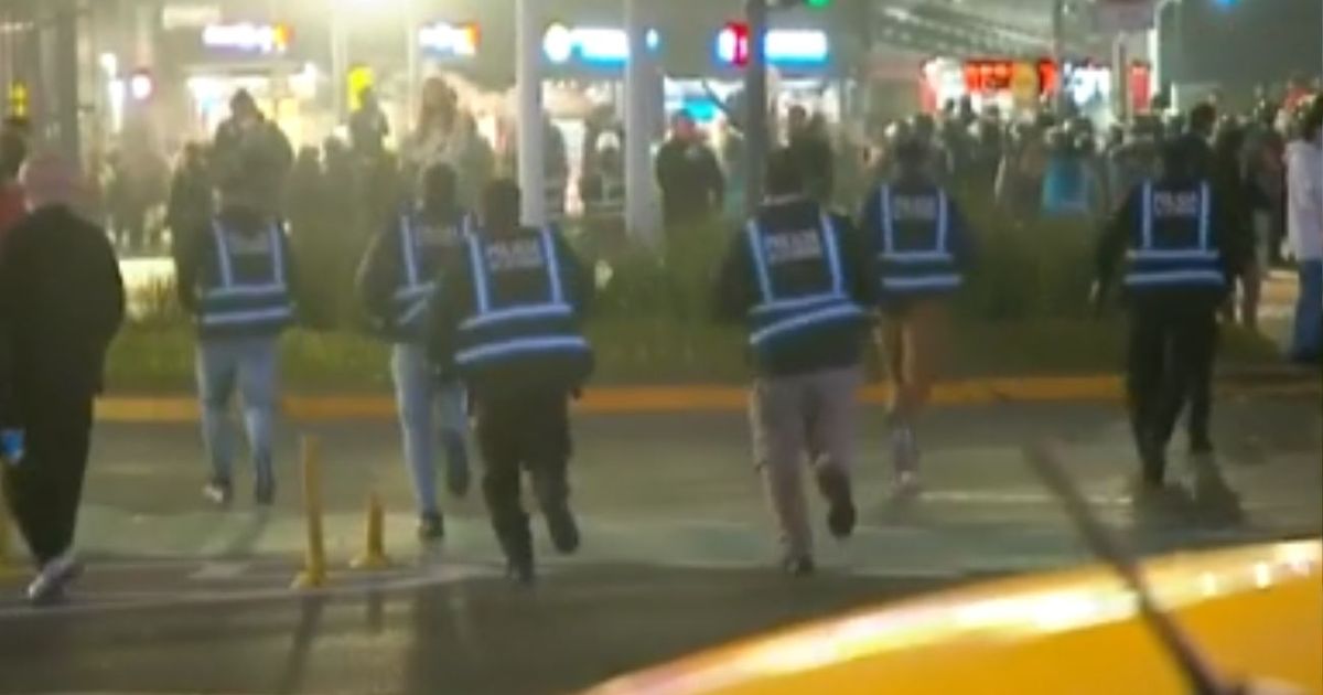 Incidentes en el Obelisco por el banderazo en homenaje al Indio Solari.