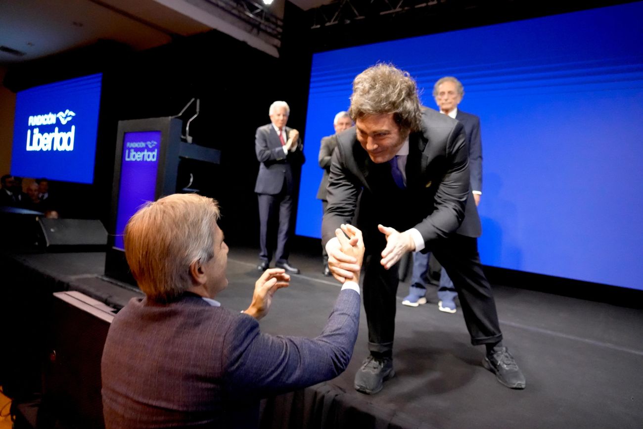 El presidente Milei y Luis Caputo, días atrás cuando compartieron un evento de la Fundación Libertad.