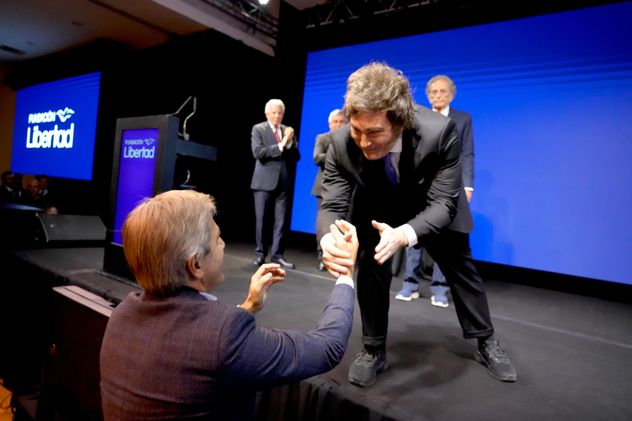 El presidente Milei y Luis Caputo.