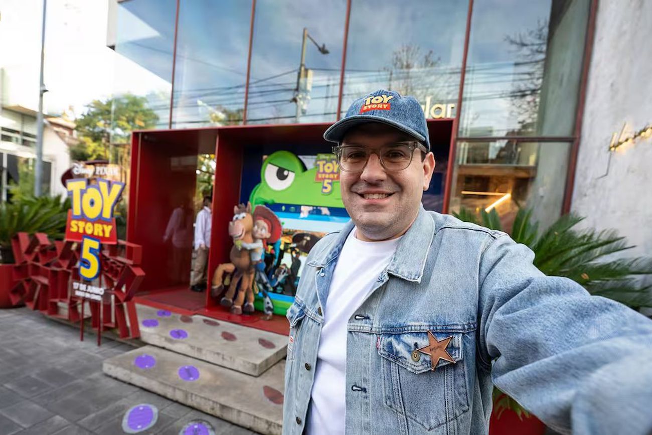 Damián Betular presentó una colección especial inspirada en Toy Story 5 que combina pastelería de autor, personajes icónicos y una ambientación temática para toda la familia.