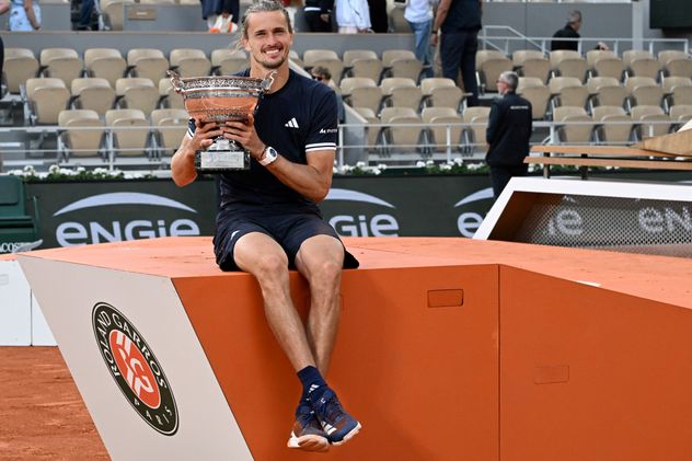 El alemán Alexander Zverev, número 3 del mundo, se consagró campeón de Roland Garros por primera vez.