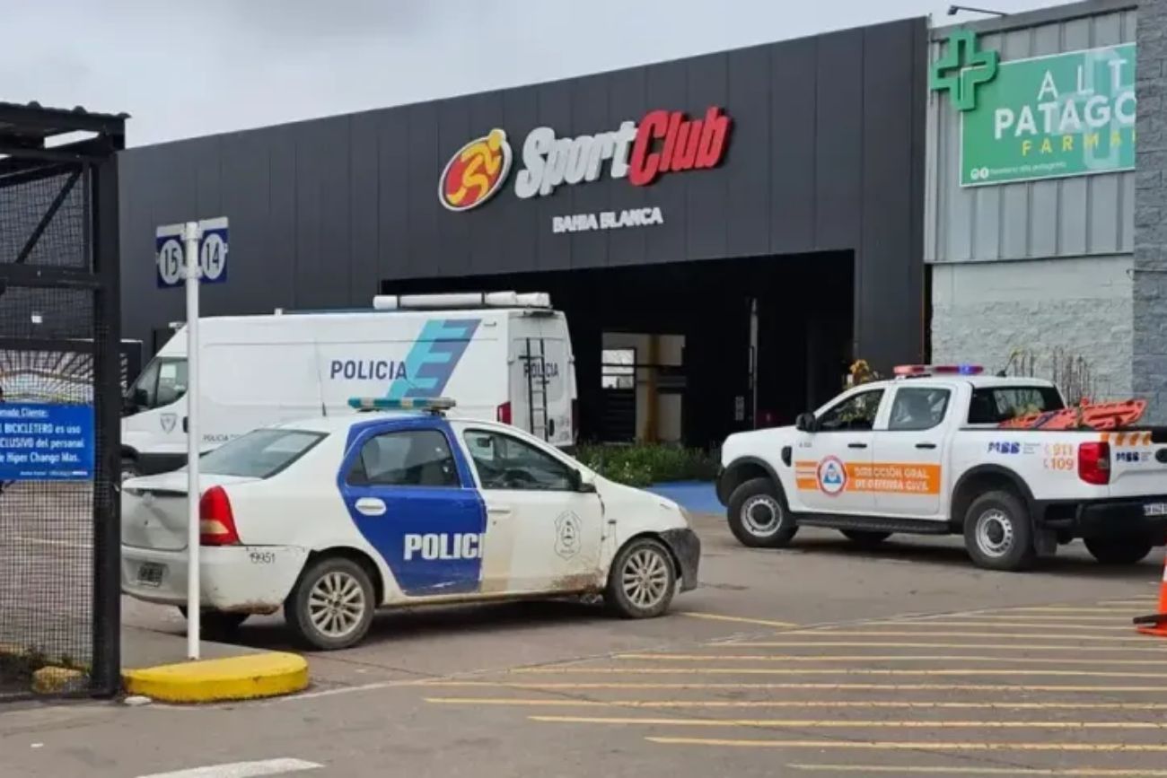 Tragedia en un gimnasio: cayó de un segundo piso mientras corría en la cinta y murió
