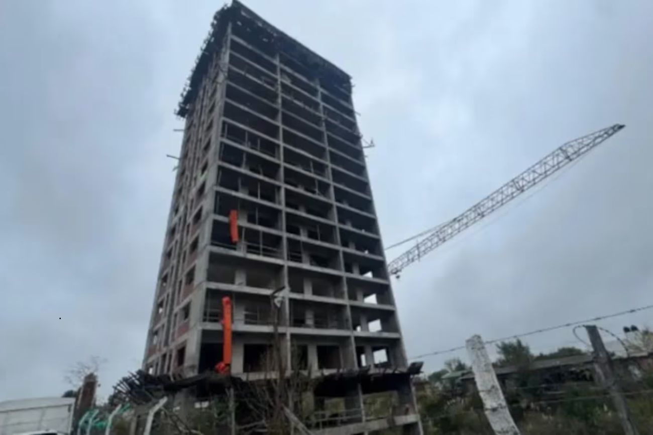 Tras una década de abandono, la Justicia ordenó la demolición definitiva del "elefante blanco" de Escobar