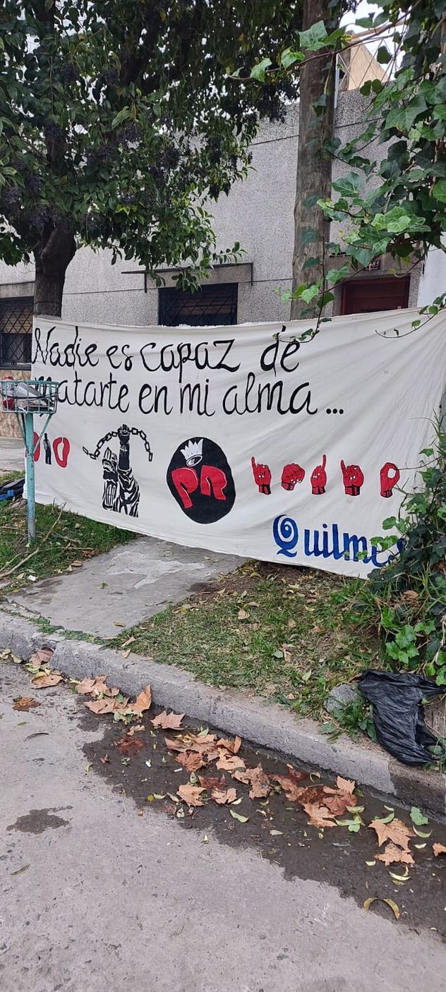 Los fanáticos despiden al Indio Solari en Avellaneda, provincia de Buenos Aires.