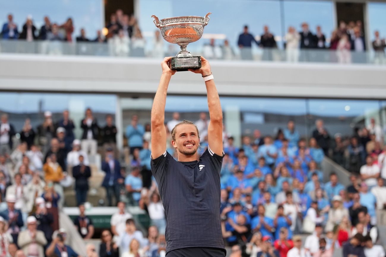 El alemán Alexander Zverev, número 3 del mundo, se consagró campeón de Roland Garros por primera vez. (AP)