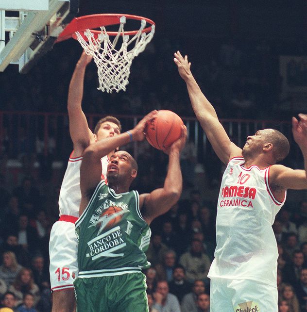 Stacey King llegó en 1998 a Córdoba para jugar en Atenas. Era tricampeón de la NBA. (La Voz / Archivo)