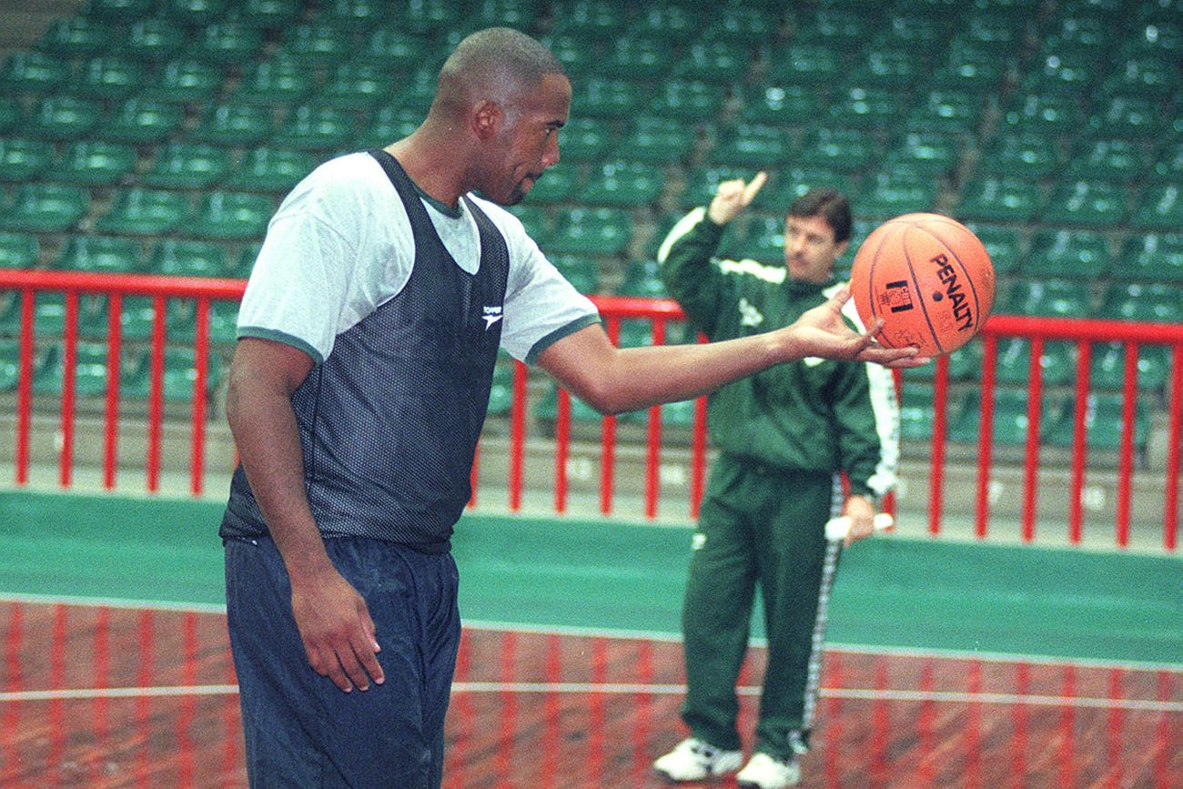 Murió Stacey King, tricampeón de la NBA con Chicago Bulls y con paso por Atenas en la Liga Nacional