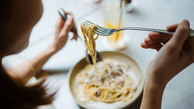 Durante el invierno, el organismo realiza un mayor esfuerzo para conservar la temperatura corporal, lo que puede influir en la sensación de hambre.
