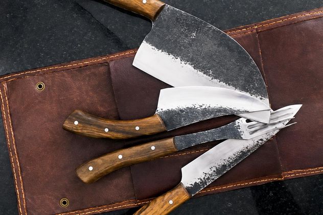 El set de cuchillos es ideal para el papá asador.