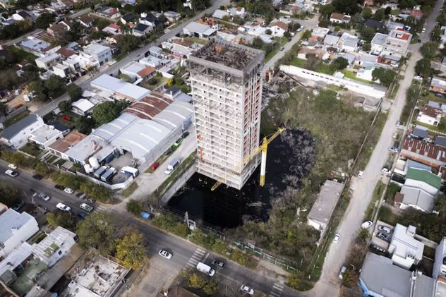En qué se iba a convertir el "elefante blanco" de Escobar: de hotel de lujo a pedido de demolición total