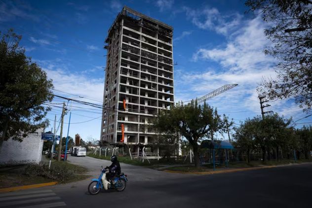 En qué se iba a convertir el "elefante blanco" de Escobar: de hotel de lujo a pedido de demolición total