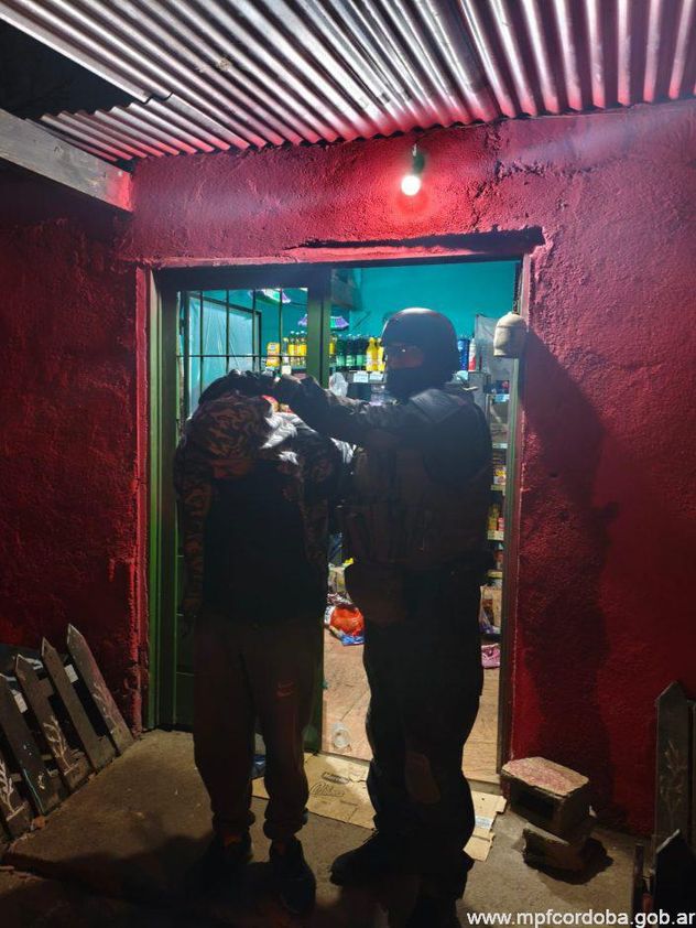Dos personas fueron detenidas durante el operativo.