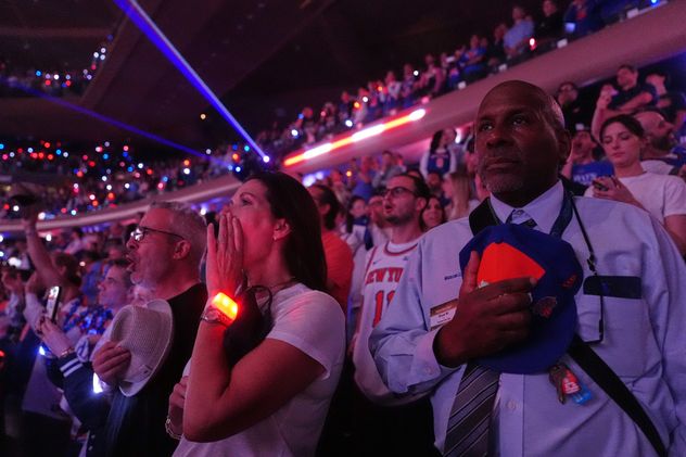 Los famosos en el Madison Square Garden presentes en el tercer partido de la final de la NBA entre el local New York Knicks y San Antonio Spurs. (AP)