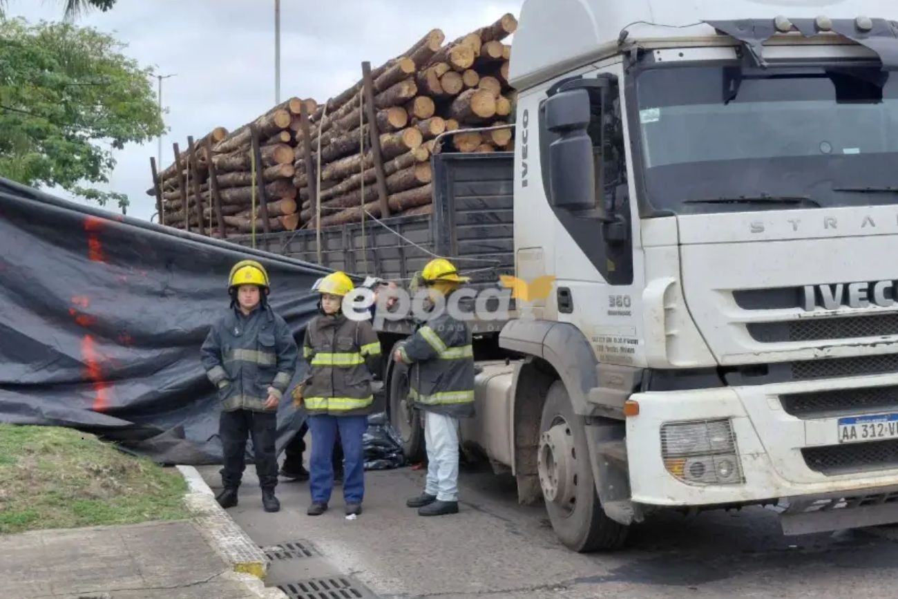 Tragedia fatal: un hombre murió luego de arrojarse debajo de un camión