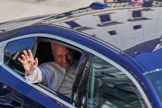 Congreso de España. El Papa fue recibido con siete minutos de aplausos por parte de legisladores y autoridades.