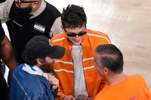 Los famosos en el Madison Square Garden presentes en el tercer partido de la final de la NBA entre el local New York Knicks y San Antonio Spurs. (AP)