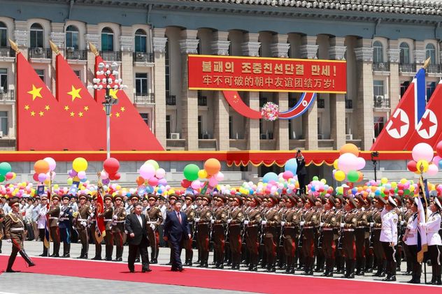 Corea del Norte y China. Xi Jinping y Kim Jong-un sellan su alianza en Piongyang.