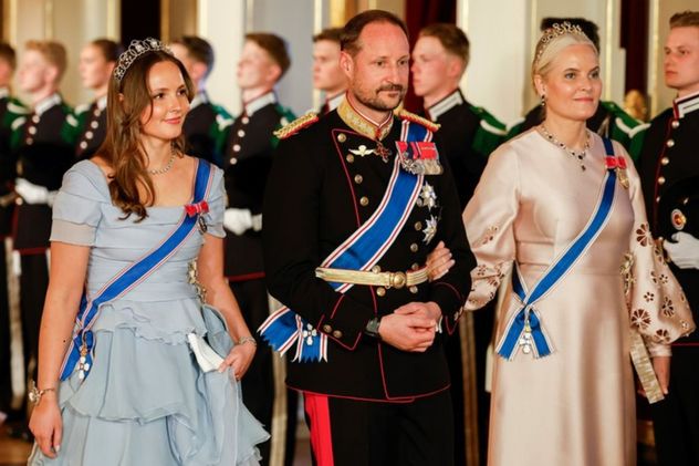 Corona de Noruega: la princesa está en lista de trasplante mientras su hijo enfrenta juicio por abuso sexual