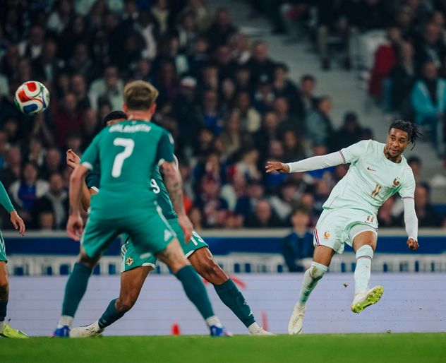 Michael Olise marcó los tres goles de Francia ante Irlanda del Norte en el cierre de su preparación para el Mundial. (@equipedefrance)