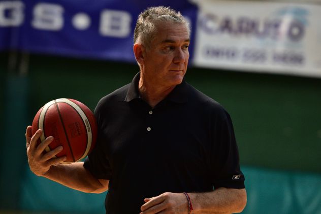 Mario Milanesio acompañará a Leo Gutiérrez en el banco de Atenas.