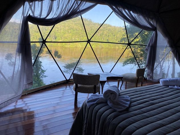 La nueva experiencia en Misiones que conquista a los turistas: dormir en la selva con todas las comodidades.