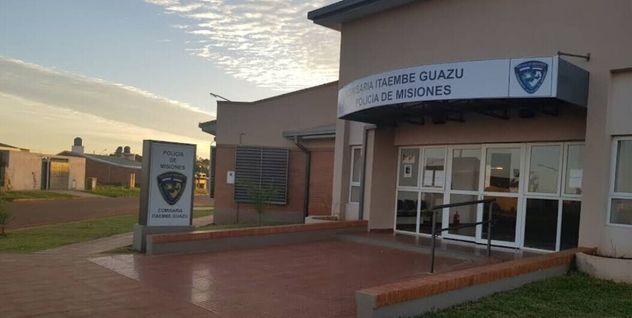 Un policía le robó la tarjeta de crédito a un detenido y se fue de compras a un shopping en Misiones.
