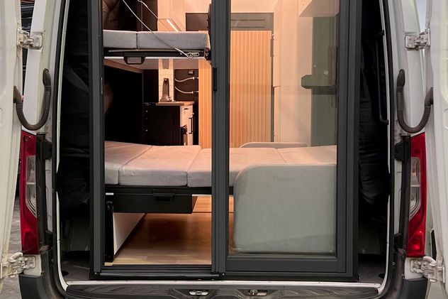 El equipamiento de la variante Motor Home puede retirarse fácilmente para volver a utilizar su espacio de carga.