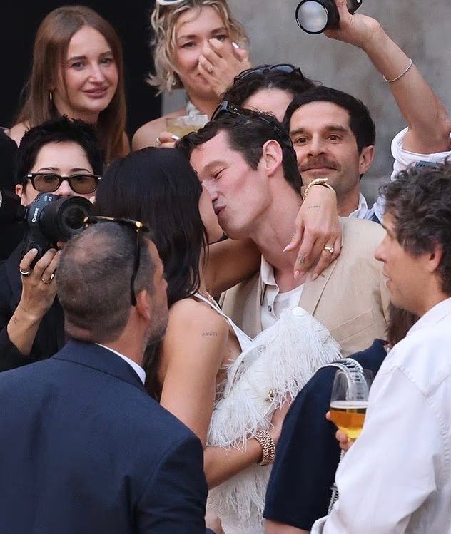 Dua Lipa y Callum Turner se casaron en Sicilia.