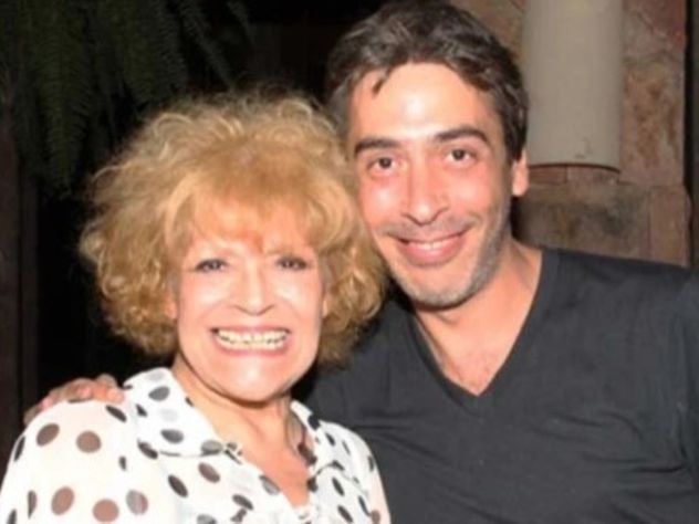 María Rosa Fugazot junto a su hijo, el también actor René Bertrand.
