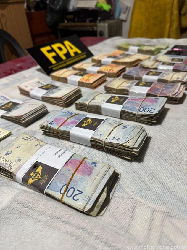 Incautaron $ 1.097.200 que se presume son fruto de la actividad ilegal desarrollada en los domicilios.