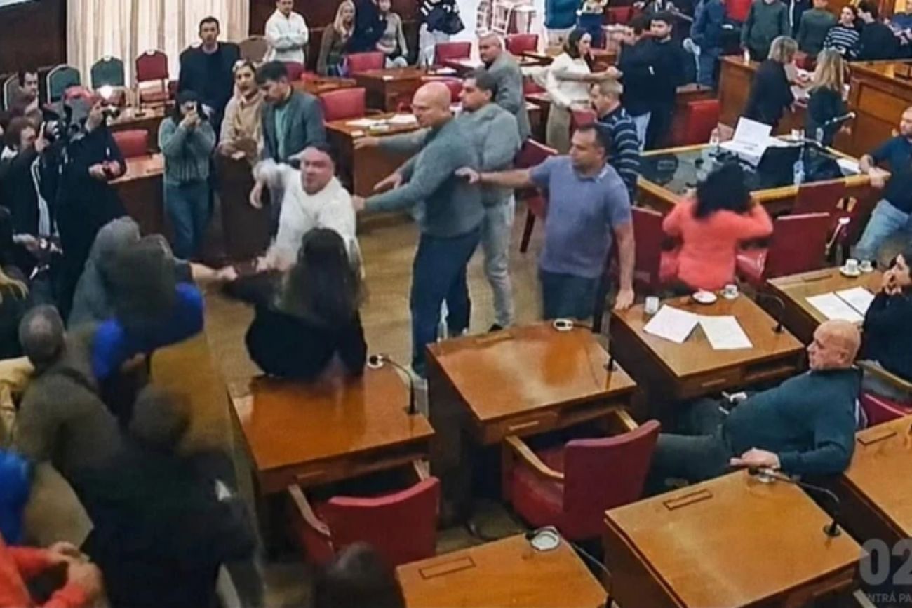 Incidentes y golpes en el Concejo Deliberante durante el debate por las apps de transporte