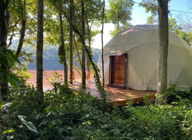 La nueva experiencia en Misiones que conquista a los turistas: dormir en la selva con todas las comodidades.