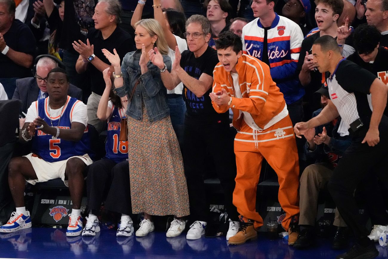 Los famosos en el Madison Square Garden presentes en el tercer partido de la final de la NBA entre el local New York Knicks y San Antonio Spurs. (AP)