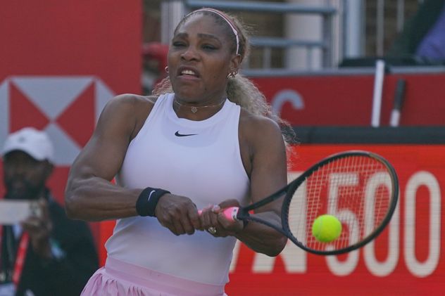 Serena Williams jugó junto a la canadiense Victoria Mboko en su regreso al tenis tras cuatro años.