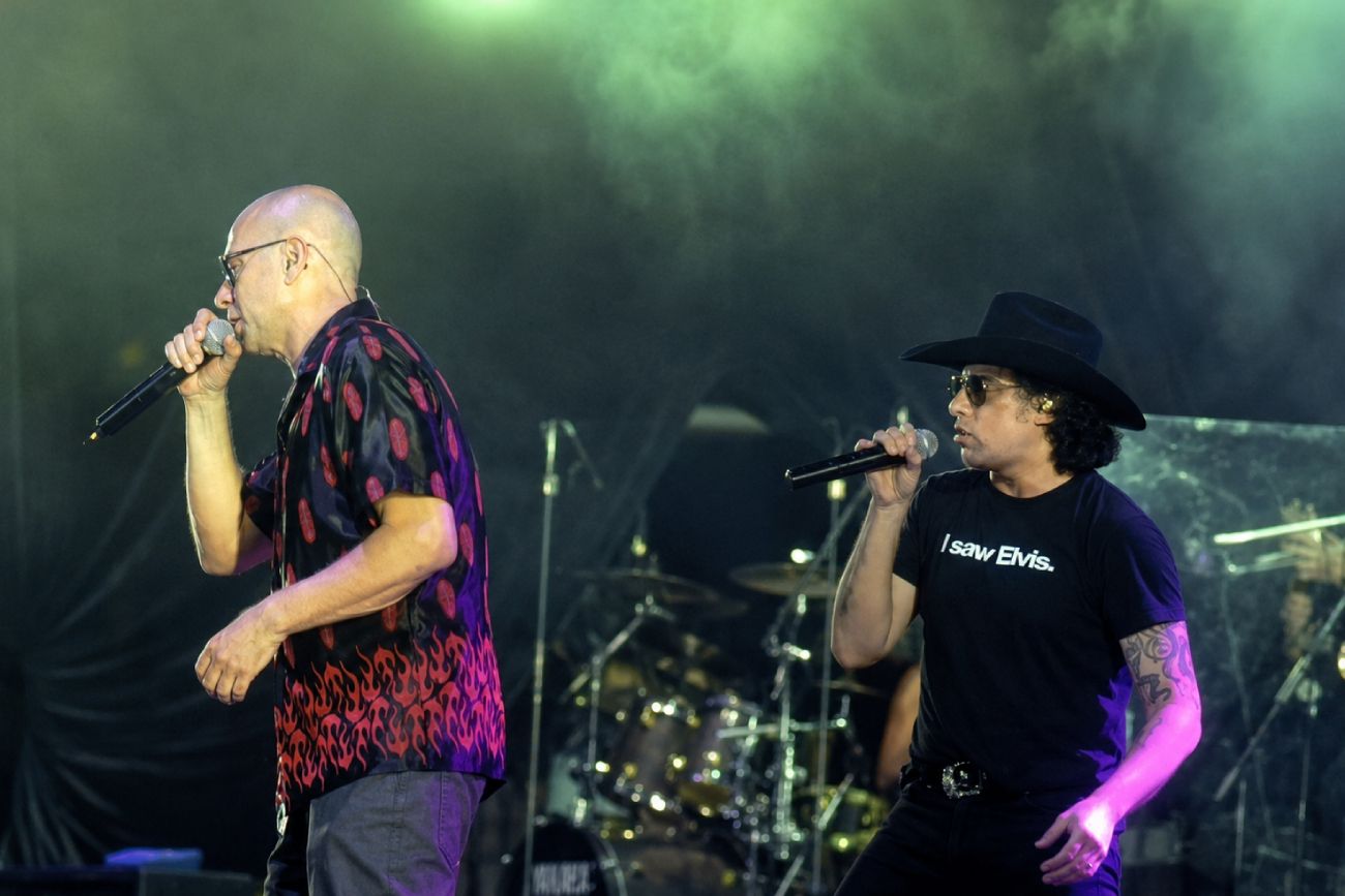 Indio Solari con Andrés Calamaro en vivo.