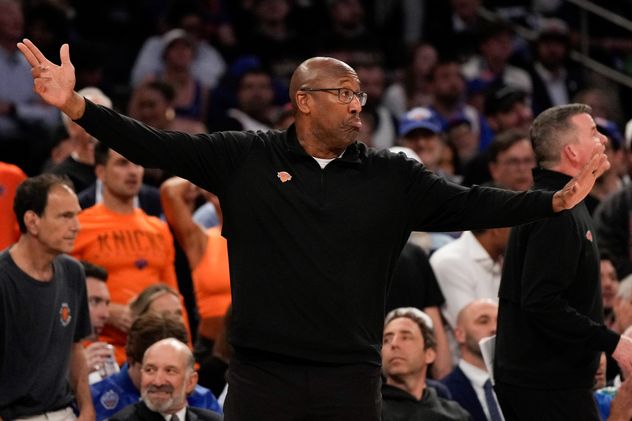 Se puede crecer tanto en las victorias como en las derrotas”, señaló el entrenador de los Knicks Mike Brown.